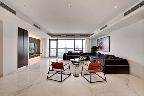 Chic Full Floor Penthouse Apt. in Downtown Dubai, picture 10