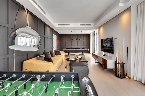 Chic Full Floor Penthouse Apt. in Downtown Dubai, picture 9