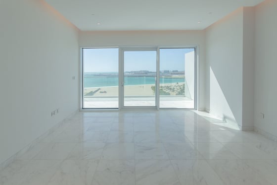 Brand New Beachfront Luxury Apartment on Jumeirah Beach Residence, picture 1