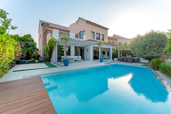 Video tour for Upgraded and Extended Villa in Jumeirah Golf Estates