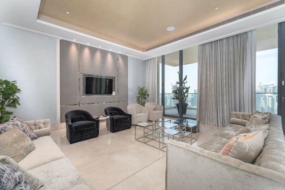 Full Floor Luxury Apartment in Downtown Dubai, picture 2