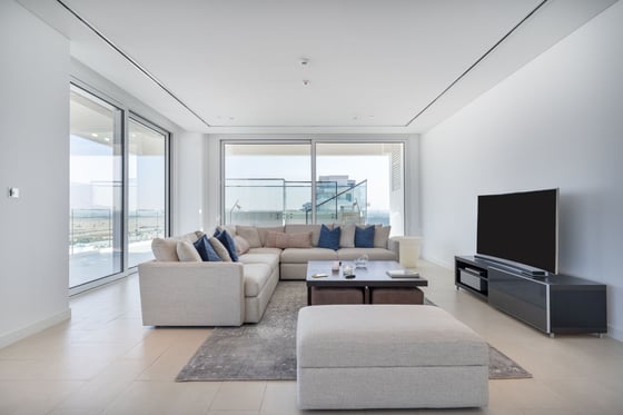Modern Penthouse with Panoramic Views in Al Barari, picture 5