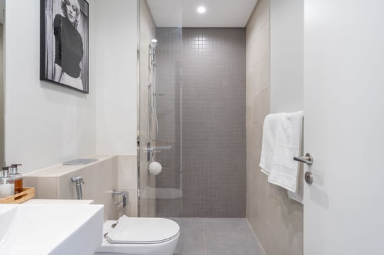 Modern Apartment for Couples in Wasl1 with Zabeel Park Views, picture 16