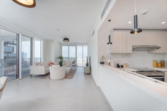 Spacious luxury apartment with Sheikh Zayed Road views in Wasl1 residential tower, picture 2