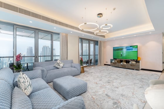 Stunning Penthouse Apartment with Burj Views in Downtown Dubai, picture 1