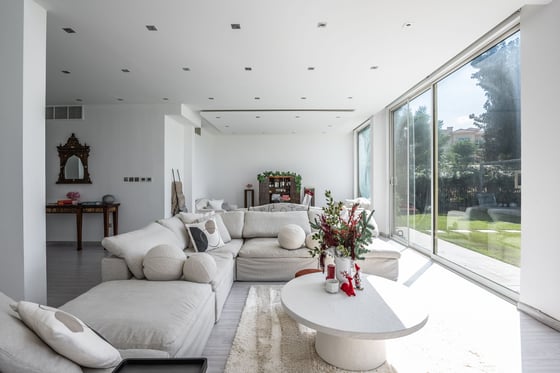 Upgraded and Extended Luxury Villa in Jumeirah Islands, picture 23