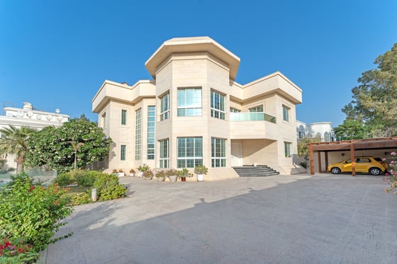 Luxury Villa with Private Pool in Umm Suqeim 3, picture 1