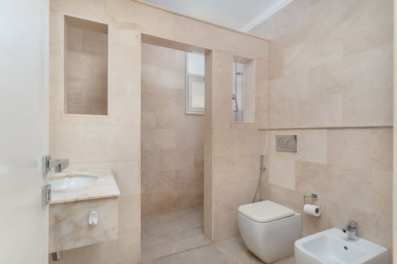 Luxury Villa with Private Pool in Umm Suqeim 3, picture 10