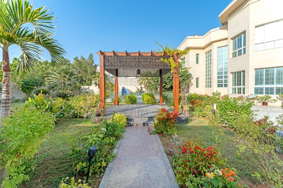 Luxury Villa with Private Pool in Umm Suqeim 3, picture 14