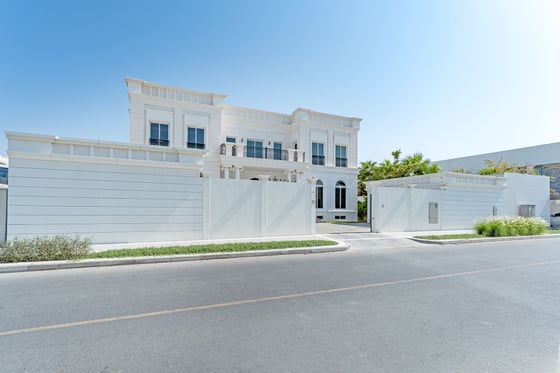 Expansive Luxury Villa with a Pool in Pearl Jumeirah, picture 40