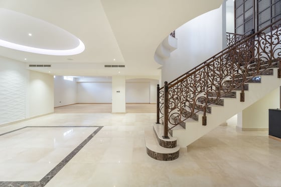 Expansive Luxury Villa with a Pool in Pearl Jumeirah, picture 16