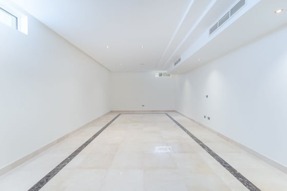 Expansive Luxury Villa with a Pool in Pearl Jumeirah, picture 19