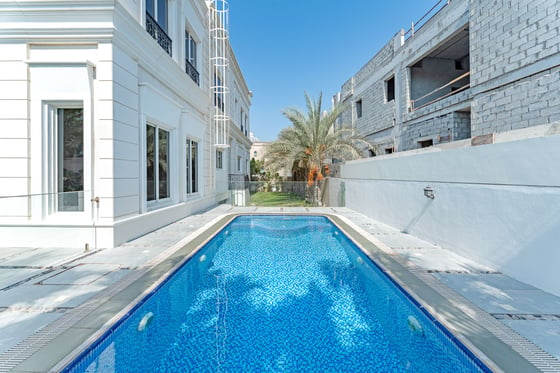 Expansive Luxury Villa with a Pool in Pearl Jumeirah, picture 38