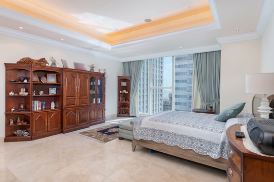 Exquisite Half Floor Penthouse Apartment with Sea Views in Dubai Marina, picture 7