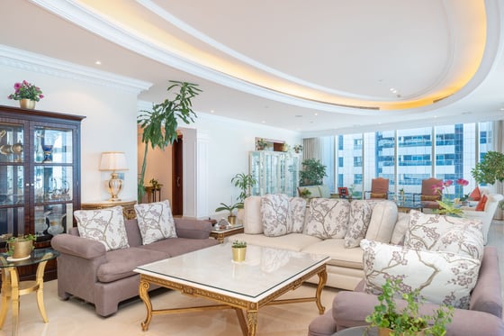 Exquisite Half Floor Penthouse Apartment with Sea Views in Dubai Marina, picture 9
