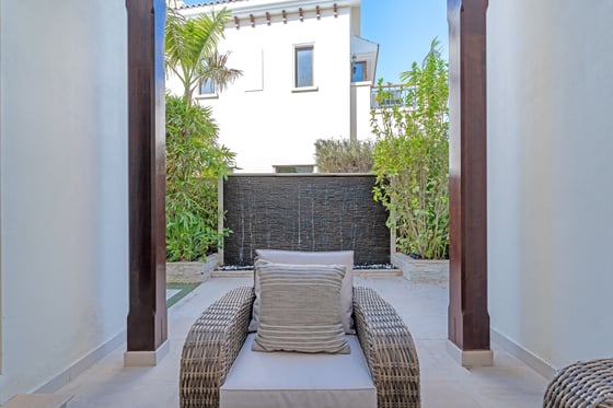 Beautifully Upgraded Luxury Villa in Jumeirah Golf Estates, picture 24