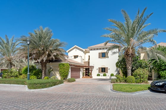 Beautifully Upgraded Luxury Villa in Jumeirah Golf Estates, picture 44