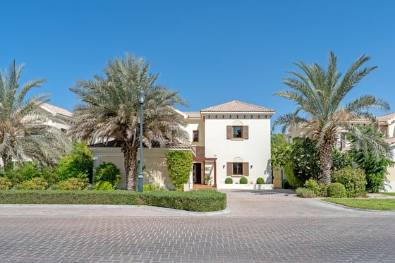 Beautifully Upgraded Luxury Villa in Jumeirah Golf Estates, picture 45