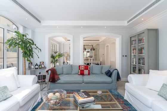 Beautifully Upgraded Luxury Villa in Jumeirah Golf Estates, picture 13
