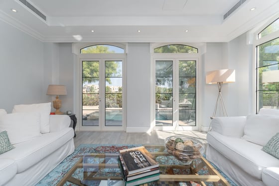 Beautifully Upgraded Luxury Villa in Jumeirah Golf Estates, picture 14