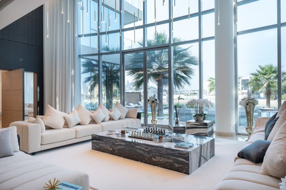 Video tour for Bespoke Villa with Custom-finish on Palm Jumeirah
