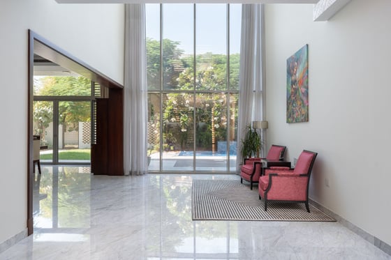 Stunning luxury villa with pool in Mohammed Bin Rashid City, picture 1