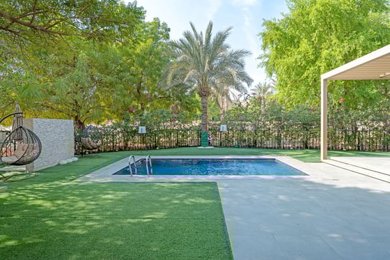 Stylishly Upgraded Villa in Jumeirah Islands, picture 2