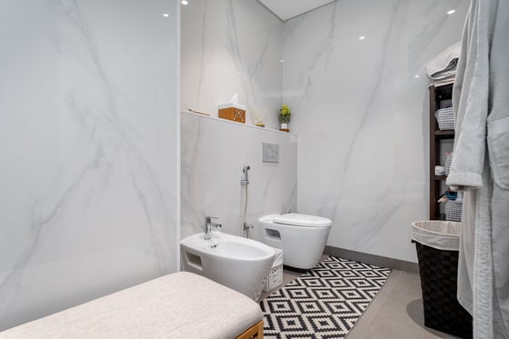 Stylishly Upgraded Villa in Jumeirah Islands, picture 23