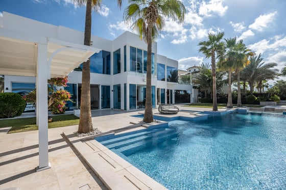 Video tour for Exclusive Tip Villa with Stunning Sunset Views