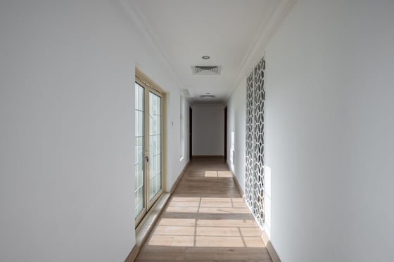Exclusive Vacant 5 Bedroom Master Views with Lake Views, picture 22