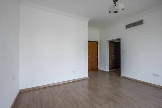 Exclusive Vacant 5 Bedroom Master Views with Lake Views, picture 19