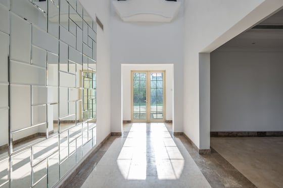 Exclusive Vacant 5 Bedroom Master Views with Lake Views, picture 4