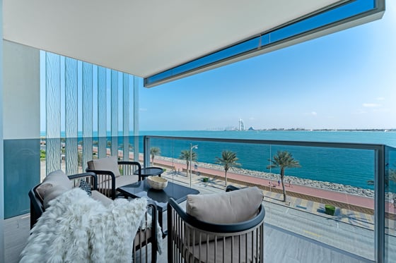 Luxury &amp; Bright Apartment with Arabian Gulf Views, picture 1