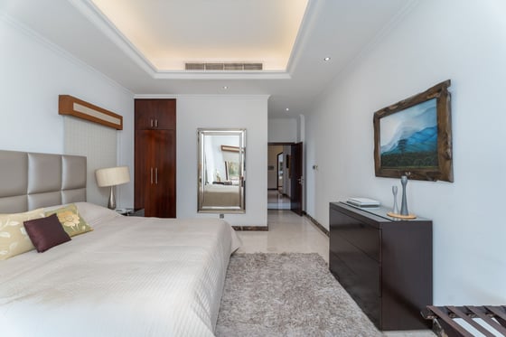 Elegant Villa in Emirates Hills with Full Golf Views, picture 12