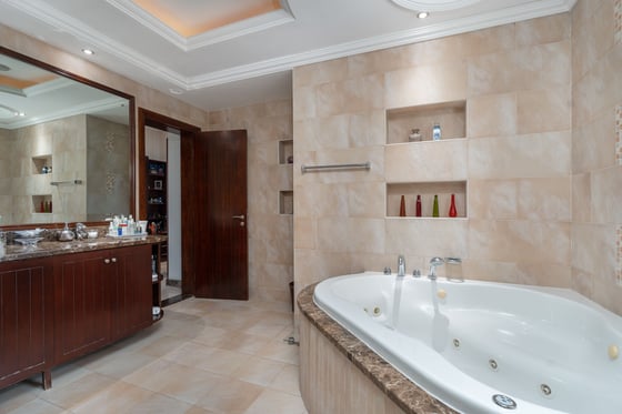 Elegant Villa in Emirates Hills with Full Golf Views, picture 25