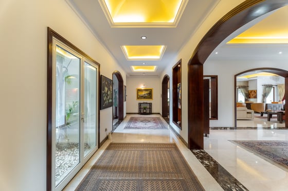 Elegant Villa in Emirates Hills with Full Golf Views, picture 9