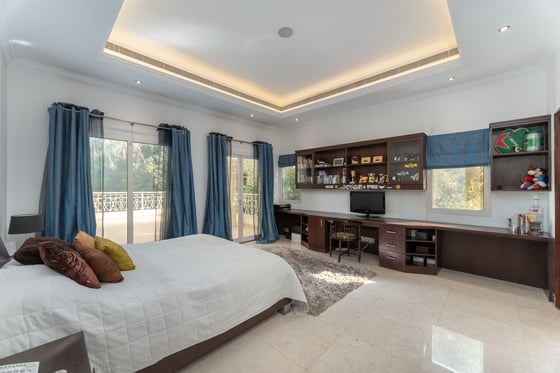 Elegant Villa in Emirates Hills with Full Golf Views, picture 20