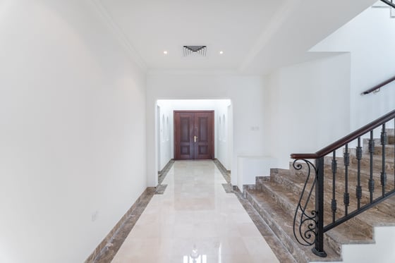 Luxury Entertainment Foyer Villa in Jumeirah Islands, picture 8