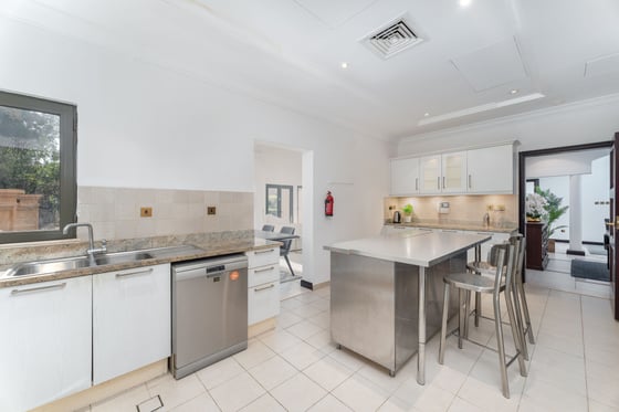 Semi-attached, Well-maintained 4BR Canal Cove Villa on Palm Jumeirah, picture 16
