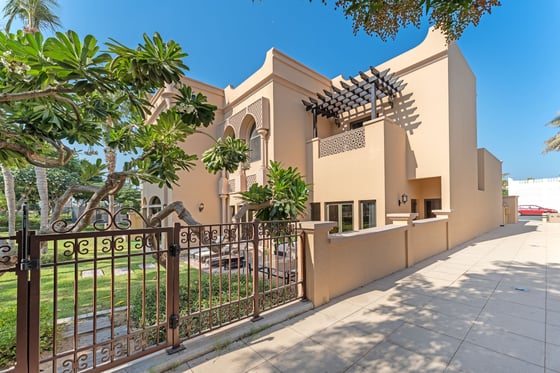 Semi-attached, Well-maintained 4BR Canal Cove Villa on Palm Jumeirah, picture 43