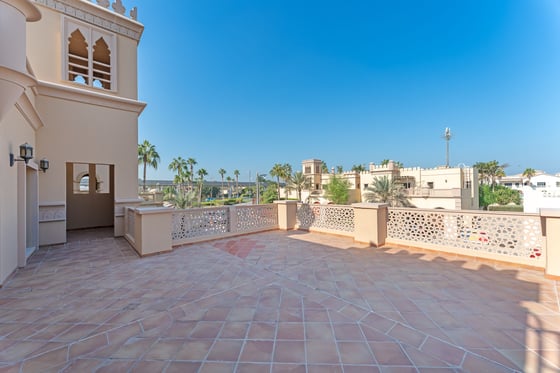 Semi-attached, Well-maintained 4BR Canal Cove Villa on Palm Jumeirah, picture 24