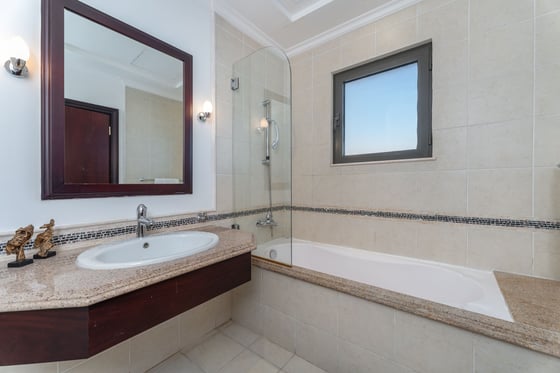 Semi-attached, Well-maintained 4BR Canal Cove Villa on Palm Jumeirah, picture 32