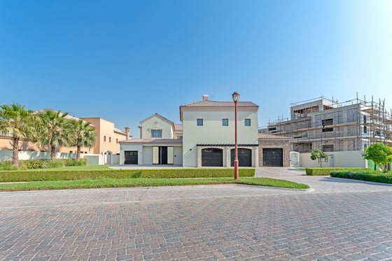 Renovated 6Bed Custom Villa Golf Views 16,000 plot, picture 5