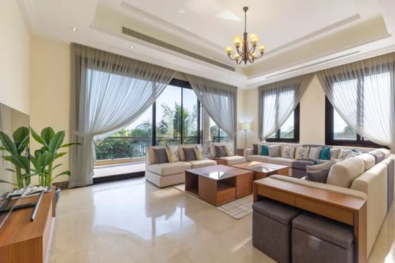 Lake View Luxury 6 Bedroom Villa in Emirates Hills, picture 1