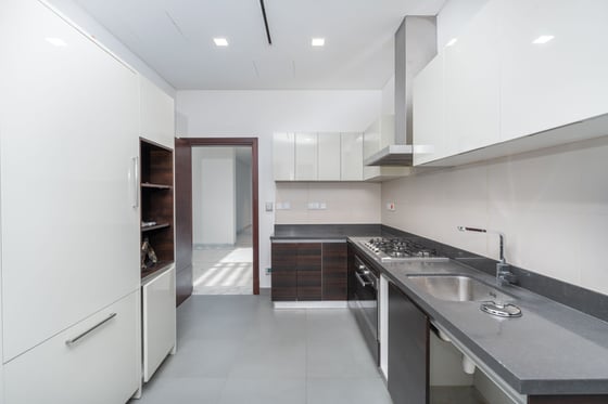 Vacant and Contemporary Type A 5 Bedroom Villa, picture 9
