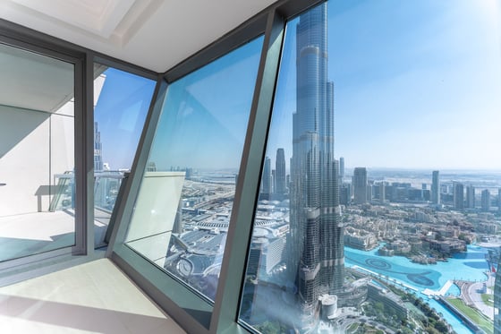 Stunning Full Burj Khalifa Views Apartment in Downtown Dubai, picture 15