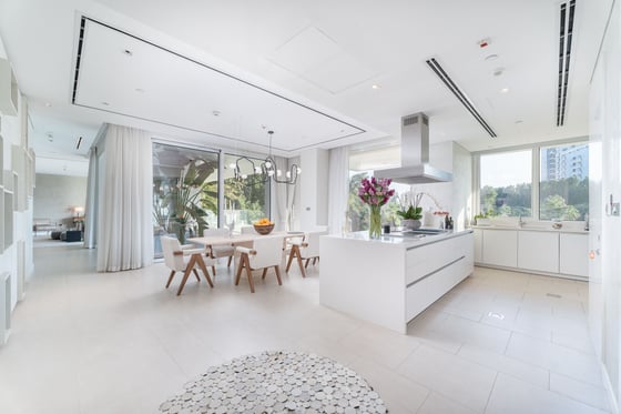 Fully Upgraded Lavish Apt in Seventh Heaven, picture 7