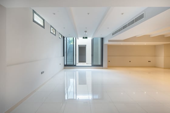 Stunning Palatial Luxury villa in Jumeirah Golf Estates, picture 27