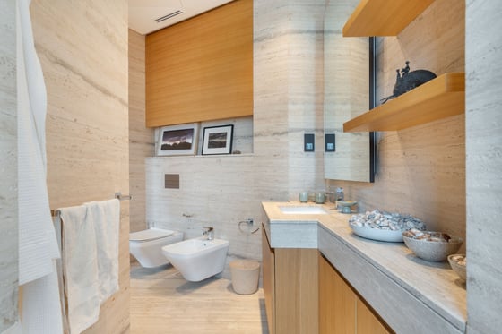 Designer 2 Bedroom Apt on the Canal, picture 17
