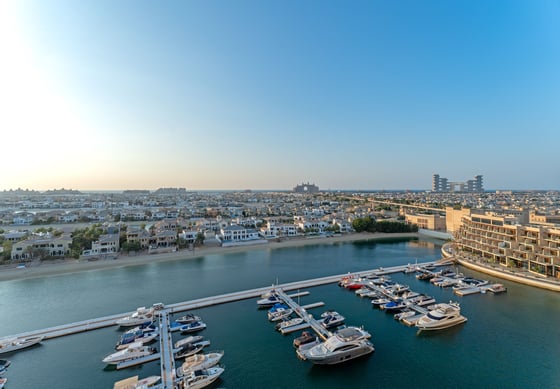 Video tour for Gorgeous Corner Apartment in Luxury Palm Jumeirah